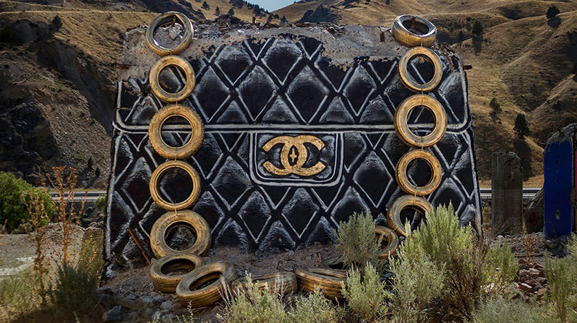 Художник перетворює зруйновані конструкції на дизайнерські сумки