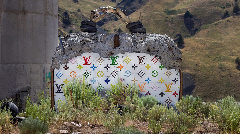 Художник перетворює зруйновані конструкції на дизайнерські сумки