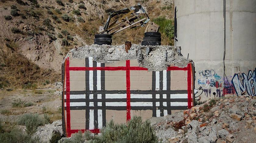 Художник перетворює зруйновані конструкції на дизайнерські сумки