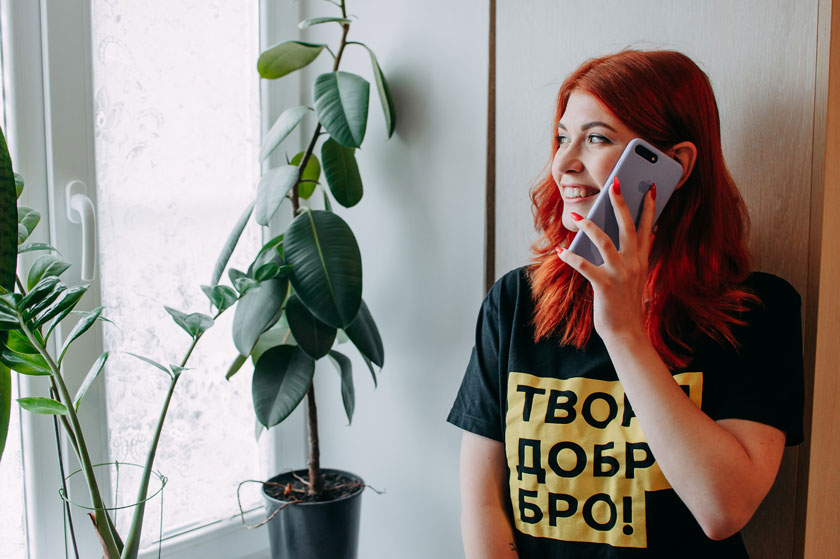 В Україні стартував проєкт телефонної підтримки людей, які опинилися на самоті