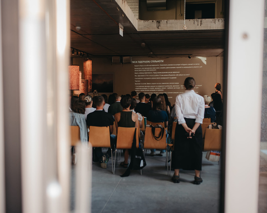 image-wrapper full-width-container