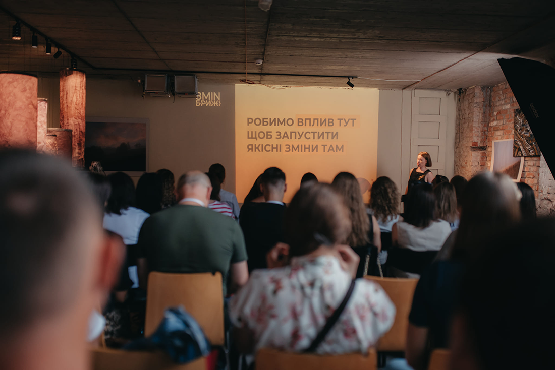 image-wrapper full-width-container