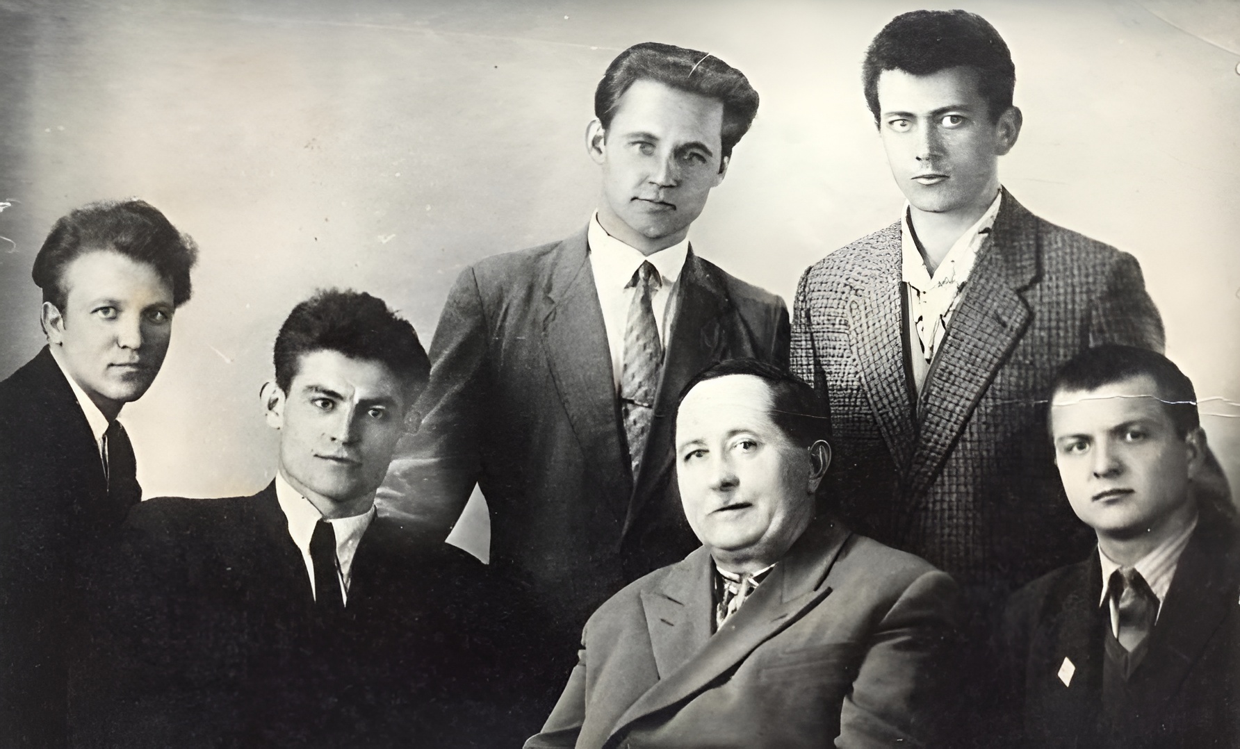 image-wrapper full-width-container