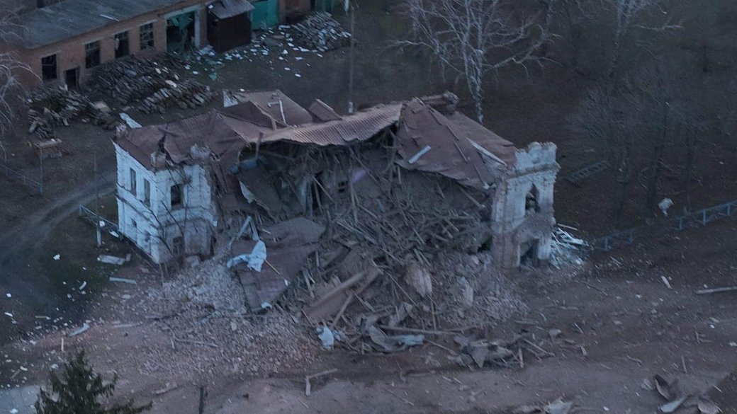 У Миропіллі на Сумщині росіяни знищили авіабомбою історичну памʼятку
