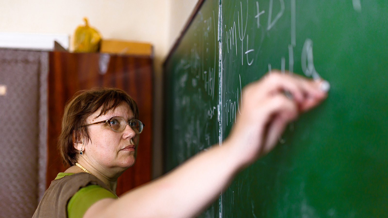 image-wrapper full-width-container