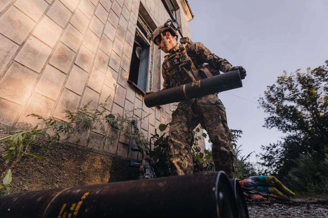 image-wrapper full-width-container