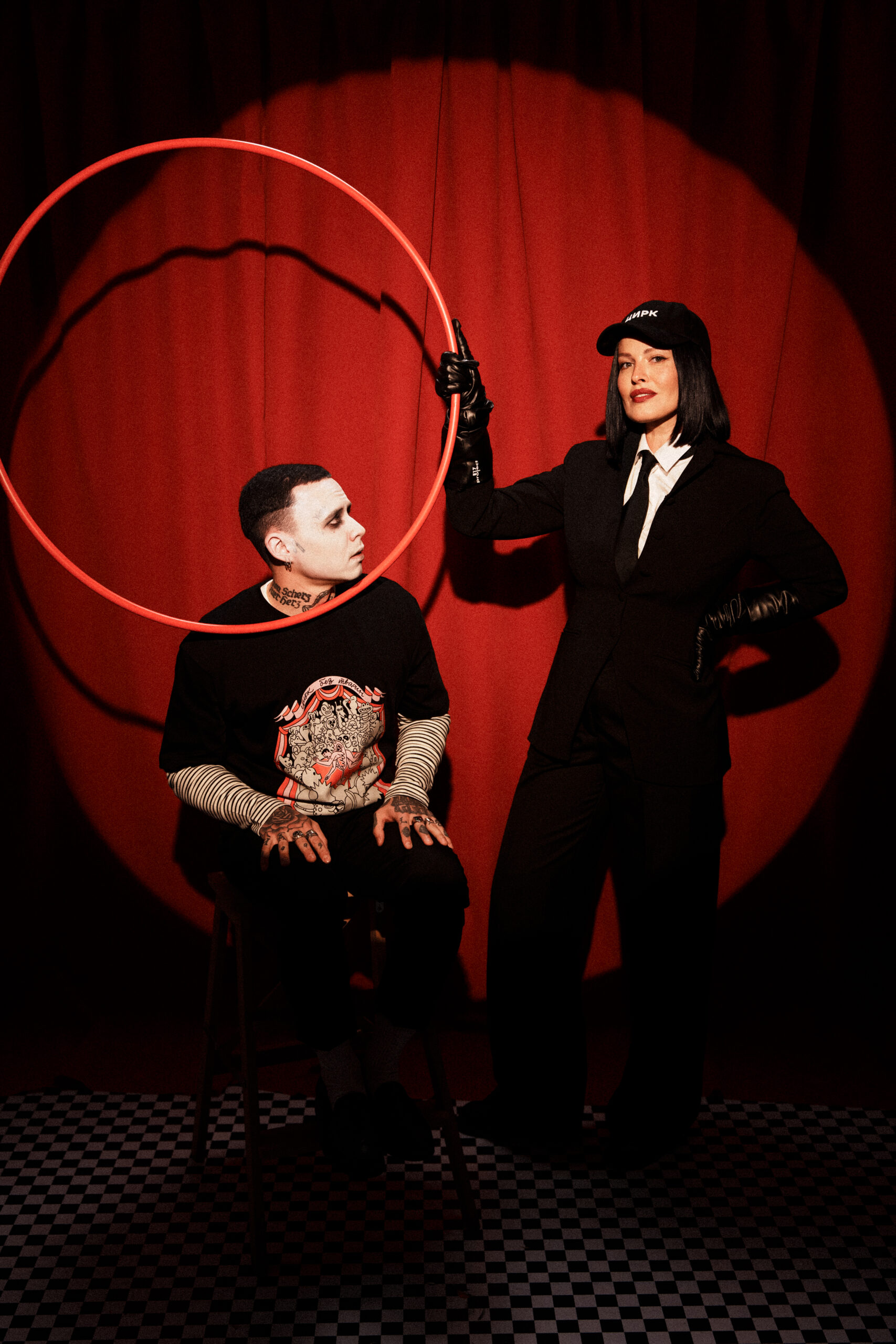 UAnimals та митець Олесь Дерега випустили благодійну колекцію — «Цирк без тварин»