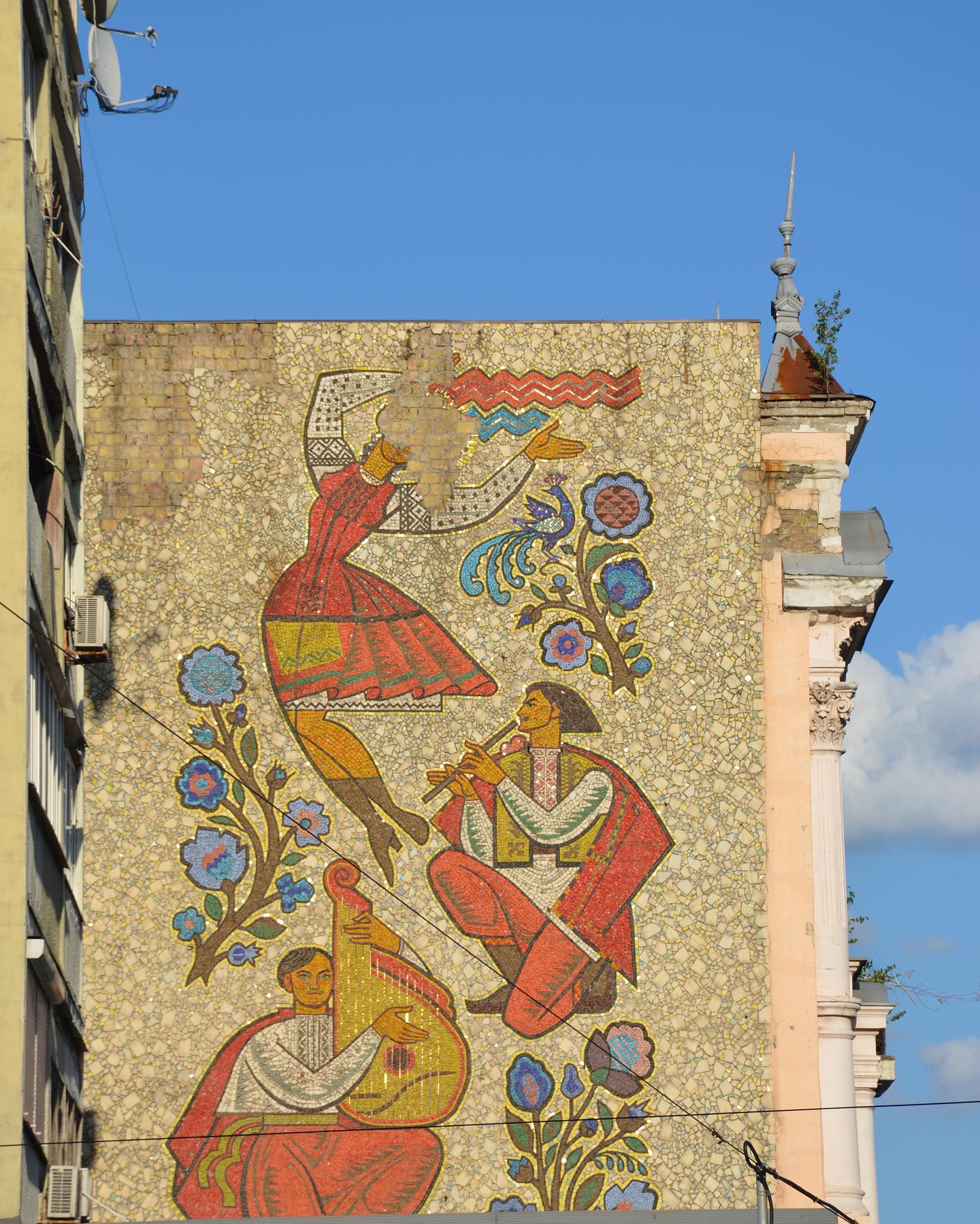 Близько 30 мозаїк Києва внесли до реєстру нерухомих пам’яток чи об’єктів спадщини. Панно «Українська пісня»