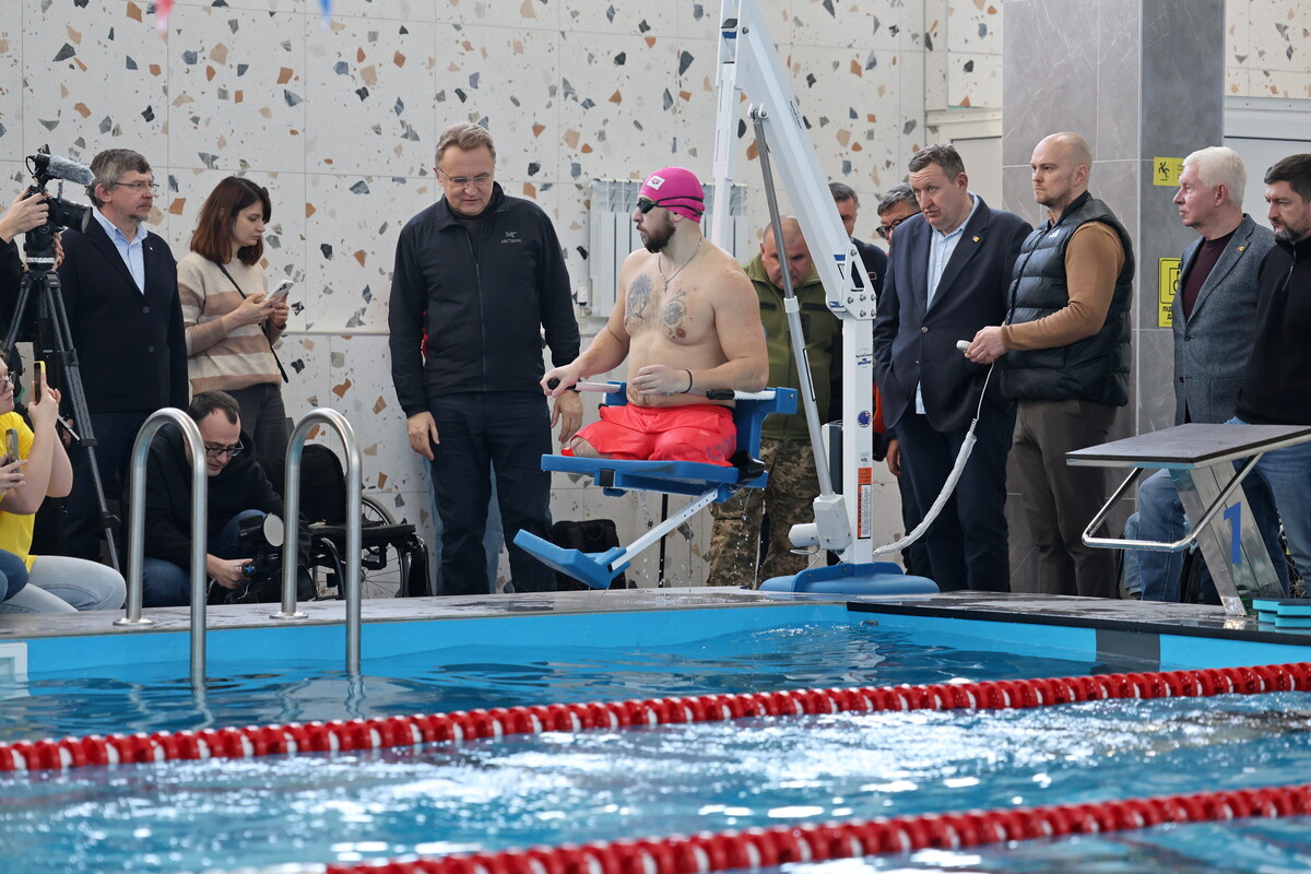 У Львові відкрили найбільший повністю безбар’єрний басейн 